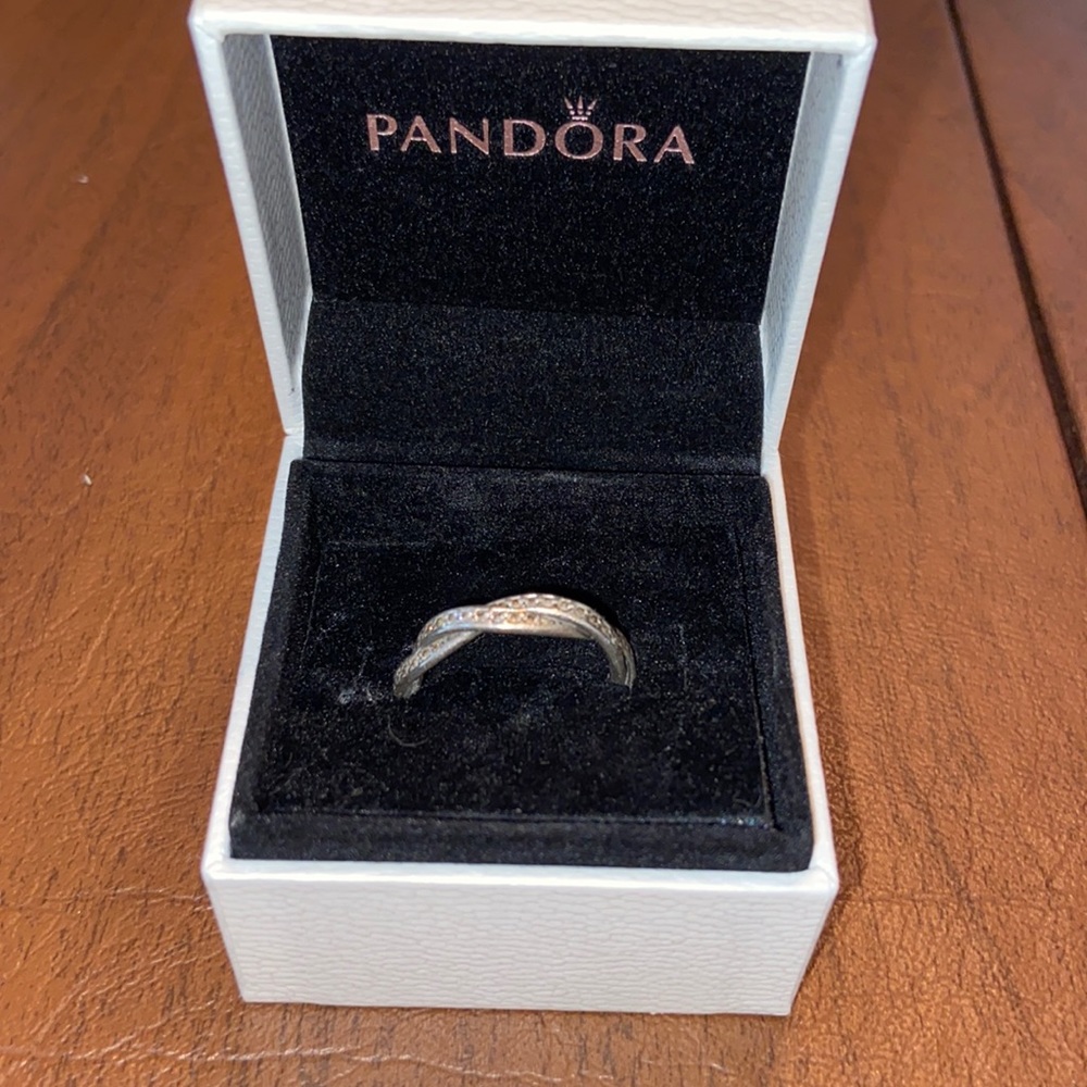 Sparkling Twisted Lines Ring